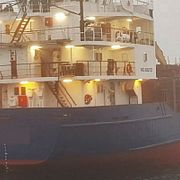 Fartyget, som är flaggat på Färöarna, gick på grund utanför Oskarshamn. 