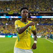 Vinicius Junior gjorde två mål när Brasilien mötte Skottland.