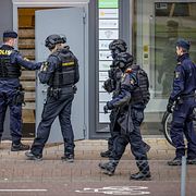 Bild från polisinsatsen på Första långgatan 11 november/Arkivbild.