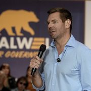 Eric Swalwell under valmöte i Sacramento, 7 april