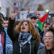 Demonstrationer till stöd för Aaron Bushnell utanför Israels ambassad i Washington DC på natten mot tisdag.