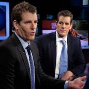 Fr vänster: Tyler och Cameron Winklevoss. 