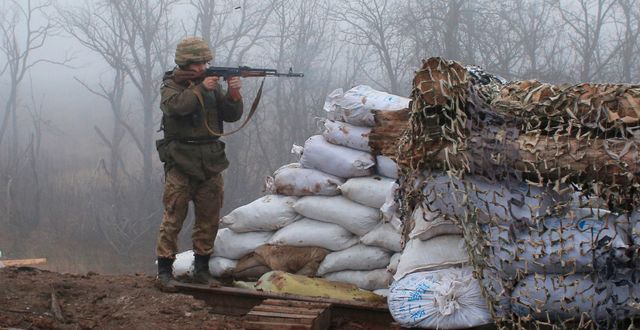 Arkivbild. Ukrainsk soldat i Donetsk.  Vitali Komar / TT NYHETSBYRÅN