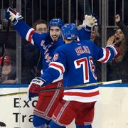 New York Rangers Mika Zibanejad firar sit mål. 