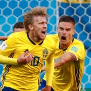 Emil Forsberg jublar efter sitt mål.