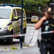 Polisen undersökte också en misstänkt bomb – som visade sig vara en attrapp.