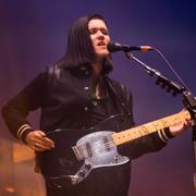 Romy Madley Croft i The XX under spelning på andra dagen av på Way out West i Göteborg 2017.