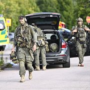 Polis och räddningstjänst på plats  vid Brinellskolan i Fagersta på fredagen.