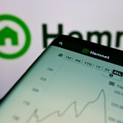 Hemnets aktie rusade initialt på rapporten men avslutade cirka 1 procent upp.