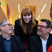 Keir Starmer tillsammans med Angela Rayner och Andy Burnham i april. Enligt källor förbereder sig de båda sistnämnda nu för att försöka avsätta premiärministern.