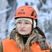 Näringsminister Ebba Busch (KD) under besök i Ockelbo, för att se konsekvenserna efter stormen Johannes.