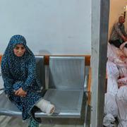 En palestinsk kvinna sörjer släktingar som dödats i Israels flyganfall, bilden är tagen på ett sjukhus i Jabalia i norra Gaza, den 14 maj 2025.