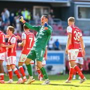 Kalmar FFs målvakt Samuel Brolin firar segern under lördagens fotbollsmatch i allsvenskan mellan Kalmar FF och Djurgården IF på Guldfågeln Arena.