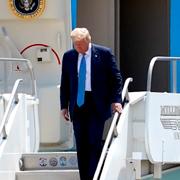 Trump anländer för att tala inför anhängare på Yuma International Airport på tisdagen.