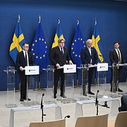 Justitieminister Gunnar Strömmer (M) på pressträffen tillsammans med Adam Marttinen (SD), Torsten Elofsson (KD), Martin Melin (L).