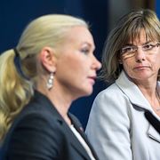 Infrastrukturminister Anna Johansson (S) och Isabella Lövin (MP), minister för internationellt utvecklingssamarbete och klimat.