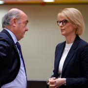 Luis de Guindos med Sveriges finansminister Elisabeth Svantesson (M). 