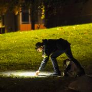 Polisens tekniker arbetar efter en misstänkt skjutning i Fittja i Stockholm tidigare i år. 