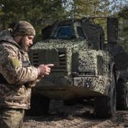 Ukrainsk soldat och Archer.