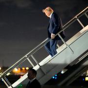 USA:s president Donald Trump vid Miamis flygplats under lördagen.