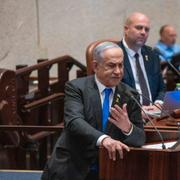 Israels premiärminister Benjamin Netanyahu talar till Knesset i juli i år. 