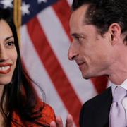 Anthony Weiner tillsammans med frun Huma Abedin.