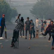 Ungdomar spelar cricket i Lahore. 