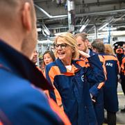 Sveriges finansminister Elisabeth Svantesson (M) vid ett besök på Volvo Cars fabrik i Göteborg i våras.