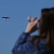 Transportplan går in för landning på brittisk militärbas i Cypern, 3 mars 2026.