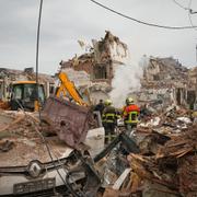 Bostadshus förstördes helt i Kyiv.
