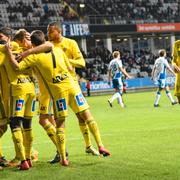 Sundsvallsjubel efter 0-3 målet av Linus Hallenius under söndagens fotbollsmatch i allsvenskan mellan IFK Göteborg och GIF Sundsvall på Gamla Ullevi.