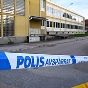 Polisavspärrning utanför Brinellskolan i Fagersta.