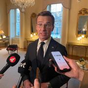 Statsminister Ulf Kristersson (M) träffar svenska journalister efter toppmötet i London om Europas och Ukrainas säkerhet.