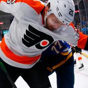 Philadelphia Flyers forward James van Riemsdyk och  St. Louis Blues svenske forward Jacob De La Rose