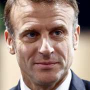 Emmanuel Macron/Frankrikes idrottsminister Amélie Oudéa-Castéra när hon simmade i Seine.