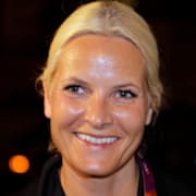 Mejlet från september 2012 och Mette-Marit i augusti 2012.