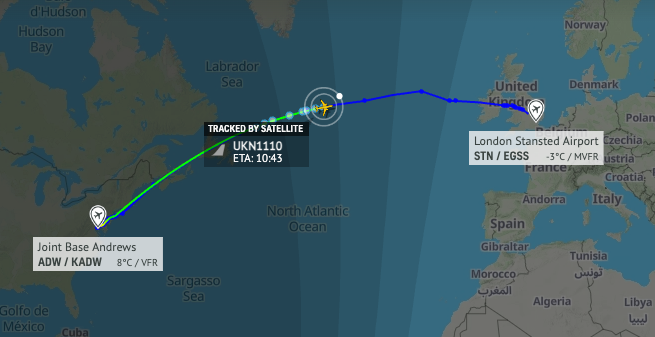 Skärmdump från 09-tiden på lördagen som visar planets färd över Atlanten.
