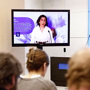 Liberalernas partiledare Simona Mohamsson (L) avslutar det extrainsatta digitala landsmötet efter att hon har blivit omvald som partiledare under en pressträff i riksdagen på söndagen.