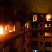 Den brinnande byggnaden i Paris. 