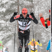 Petter Eliassen framför Stian Hoelgaard.