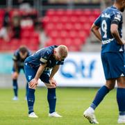 MFF-spelarna deppar efter matchen. 