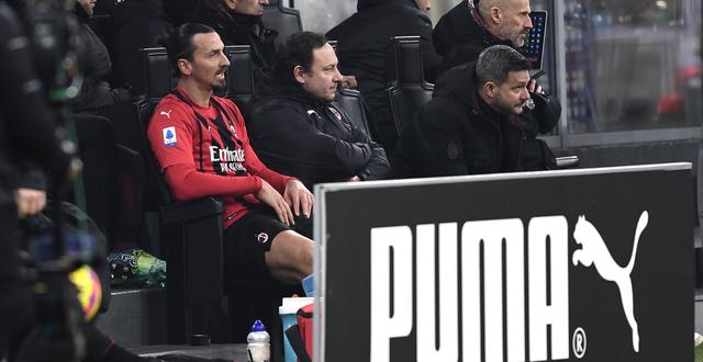 Ibrahimovic på Milans bänk. IMAGE PHOTO / BILDBYRÅN