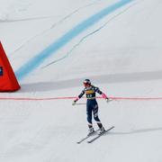 Lindsey Vonn korsar mållinjen efter att ha kraschat 52 sekunder in i åket. 