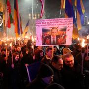 Protester mot Putin i Armeniens huvudstad Jerevan i februari.