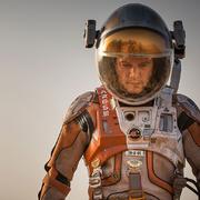 Matt Damon i filmen The Martian. I The Martian måste den strandsatte  astronauten Watney överleva på Mars.