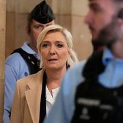 Högerledaren Marine Le Pen i domstolen tidigare i år.