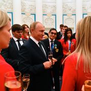 Vladimir Putin under en ceremoni för OS-idrottare, Moskva 2021/Volodymyr Zelenskyj.