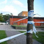 Avspärrningar efter tisdagens skottlossning i Hovsjö i Södertälje. 