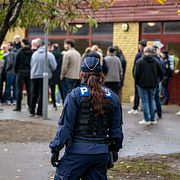 Föräldrar och polis på platsen.