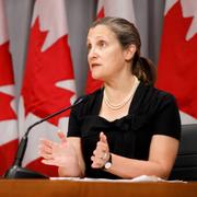 Chrystia Freeland under dagens presskonferens.